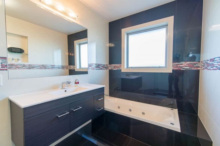 Photo of property in 16 Acheron Way, Te Anau, 9600