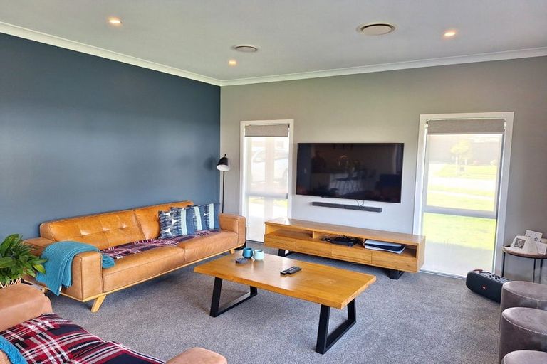 Photo of property in 10 Salisbury Crescent, Wallaceville, Upper Hutt, 5018