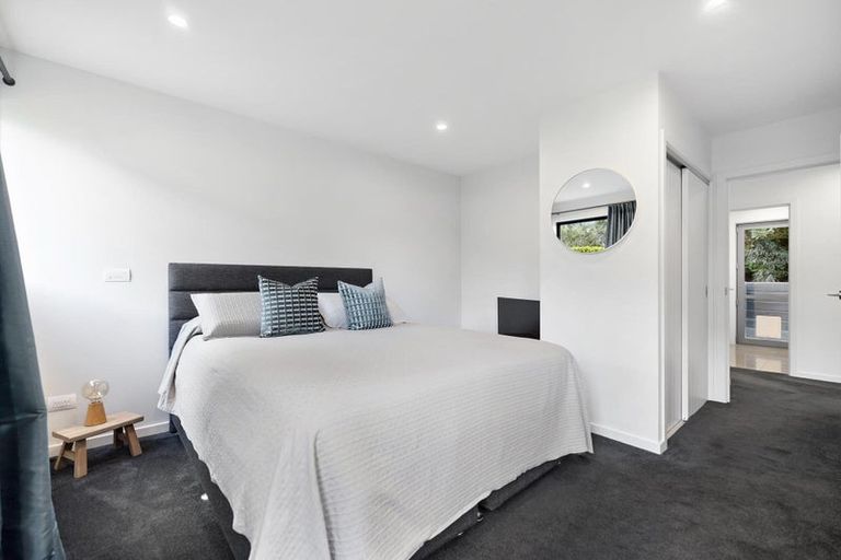 Photo of property in 23 Cedar Drive, Kelvin Heights, Queenstown, 9300