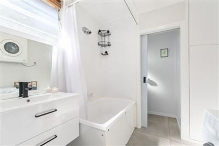 Photo of property in 1/34 Drome View Place, Beach Haven, Auckland, 0626