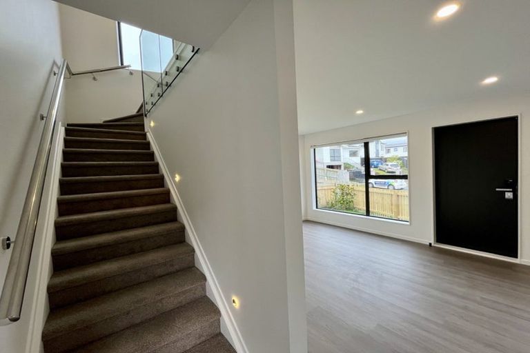 Photo of property in 12a Massine Place, Randwick Park, Auckland, 2105