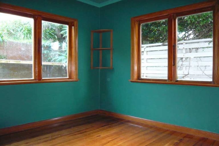 Photo of property in 11 Oku Street, Island Bay, Wellington, 6023