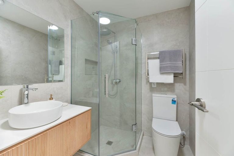 Photo of property in 2 Choice Avenue, Henderson, Auckland, 0612