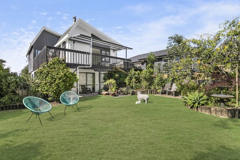 Photo of property in 120 Whangaparaoa Road, Red Beach, 0932