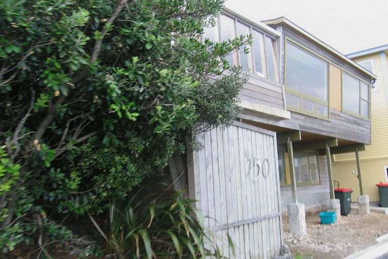 Photo of property in 150 The Esplanade, Houghton Bay, Wellington, 6023