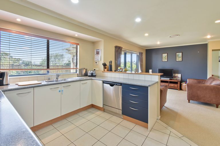 Photo of property in 19 Fergy Crescent, Wattle Downs, Auckland, 2103