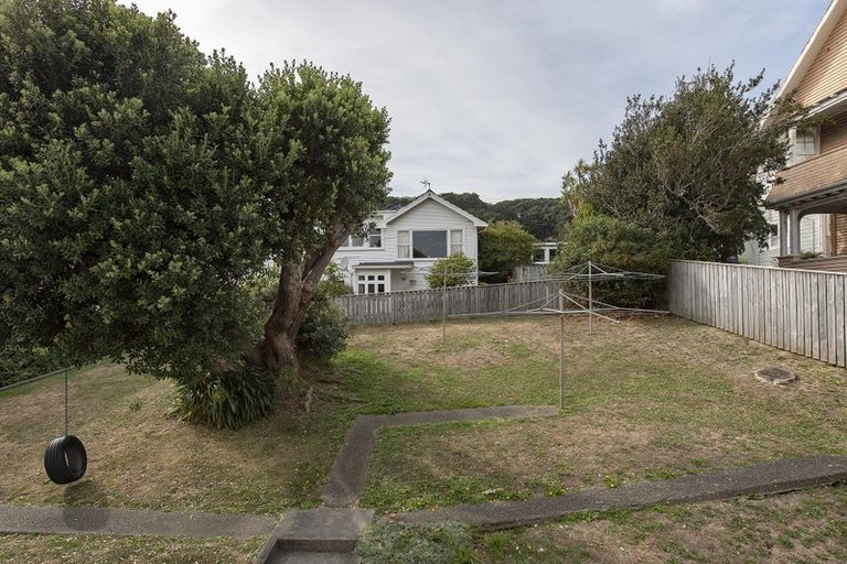 Photo of property in Ionian Flats, 123-125 Brougham Street, Mount Victoria, Wellington, 6011