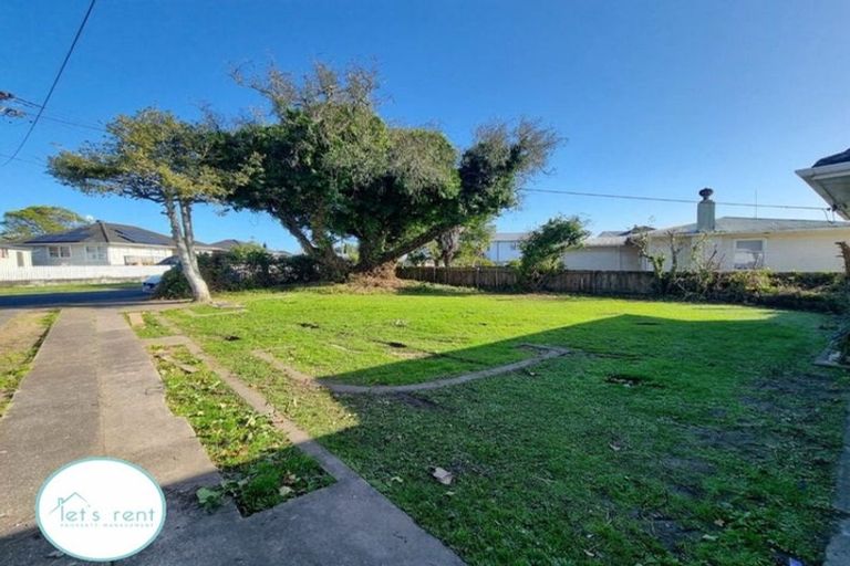Photo of property in 12 Raglan Street, Mangere East, Auckland, 2024