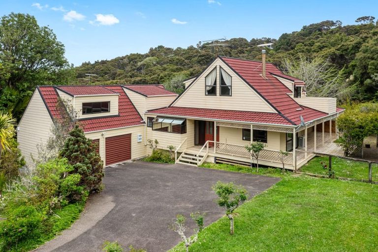 Photo of property in 117 Brick Bay Drive, Sandspit, Warkworth, 0982
