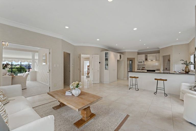 Photo of property in 15 Tumbridge Place, Somerville, Auckland, 2014