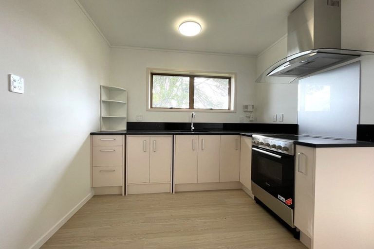 Photo of property in 2/21 Highland Park Drive, Highland Park, Auckland, 2010