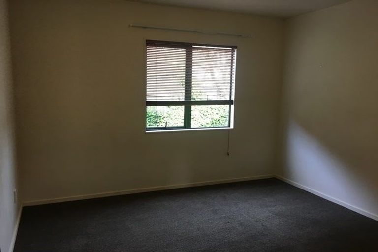 Photo of property in 3/3 Orwell Road, Greenhithe, Auckland, 0632