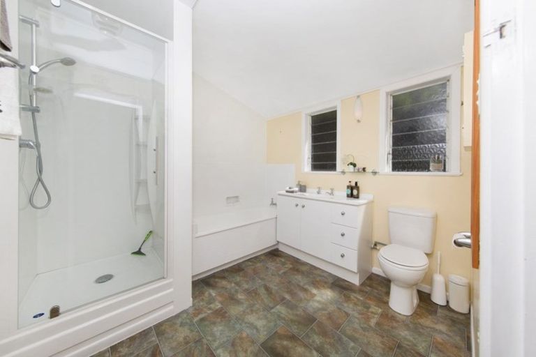 Photo of property in 1/8 Orchard Road, Waiake, Auckland, 0630