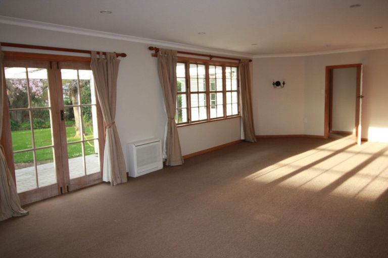 Photo of property in 24 Surrey Crescent, Hokowhitu, Palmerston North, 4410