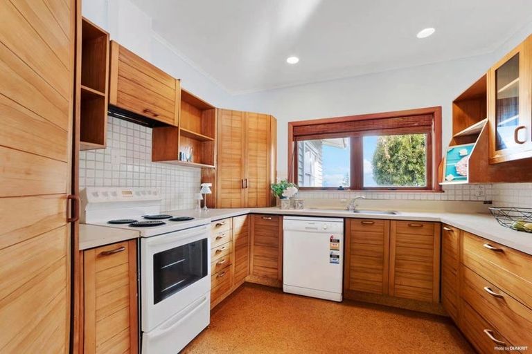 Photo of property in 505 East Coast Road, Murrays Bay, Auckland, 0630