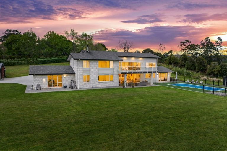 Photo of property in 15 Nola Road, Oratia, Auckland, 0604