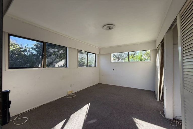 Photo of property in 28 Mayall Avenue, Beach Haven, Auckland, 0626