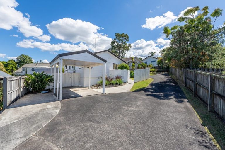 Photo of property in 1/10 Atlantis Place, Totara Vale, Auckland, 0629