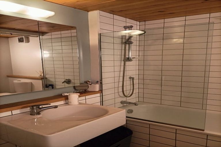 Photo of property in Stadium Garden Flats, 118/107 Thorndon Quay, Pipitea, Wellington, 6011