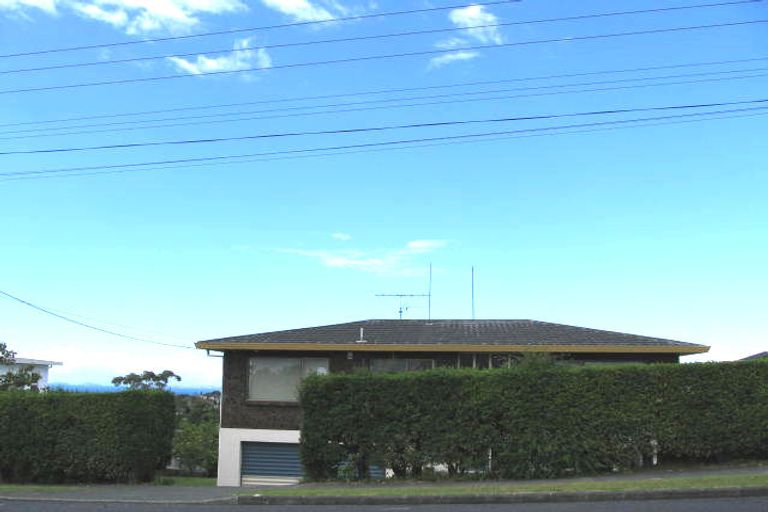 Photo of property in 2/15 Deep Creek Road, Waiake, Auckland, 0630