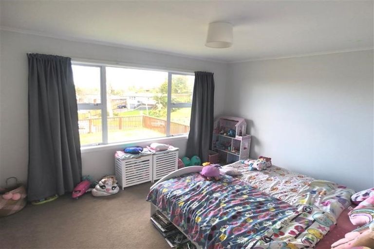 Photo of property in 143 Tiroroa Avenue, Te Atatu South, Auckland, 0610