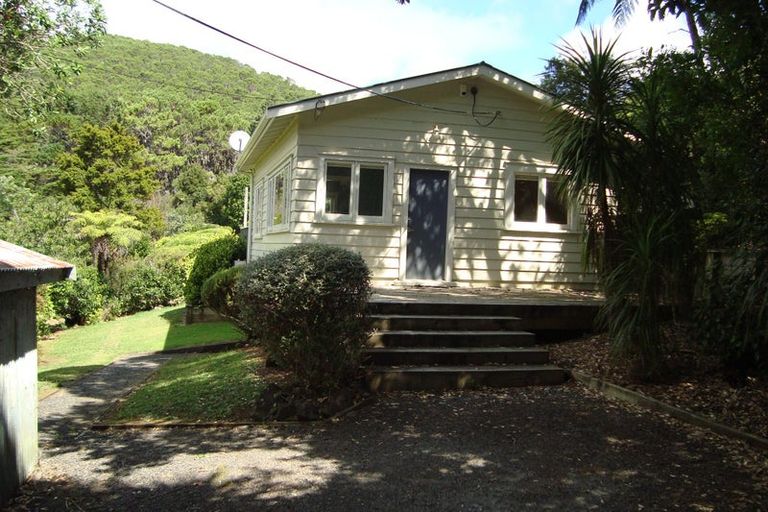 Photo of property in 132 Cornwallis Road, Cornwallis, Auckland, 0604