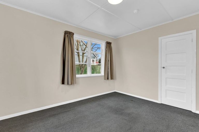 Photo of property in 42 Pitcairn Crescent, Bryndwr, Christchurch, 8053