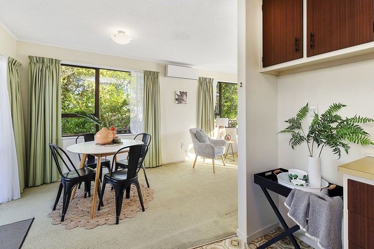 Photo of property in 5/4 Stewart Drive, Newlands, Wellington, 6037