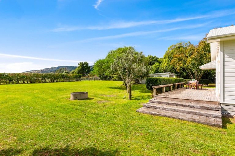 Photo of property in 435 Tararua Road, Levin, 5571