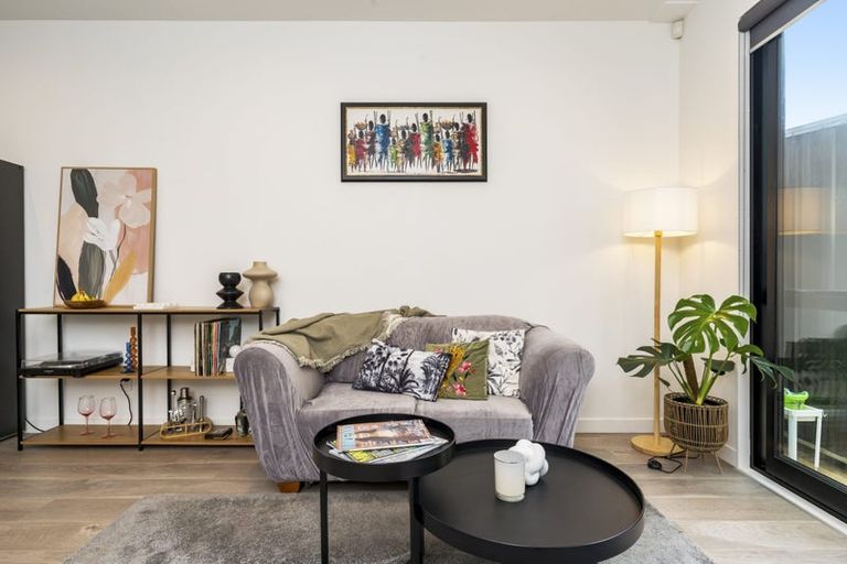 Photo of property in 5b Beach Road, Te Atatu Peninsula, 0610