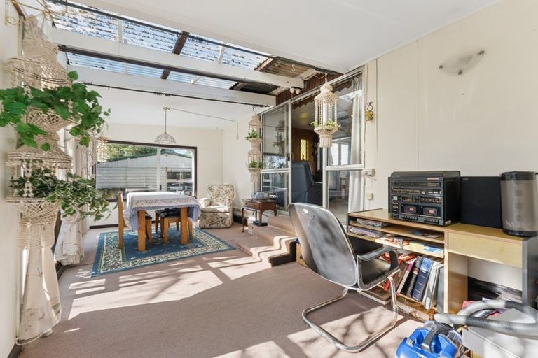 Photo of property in 13 Ward Crescent, Te Atatu Peninsula, Auckland, 0610