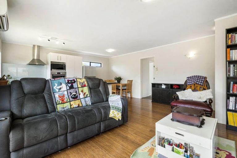Photo of property in 4/10 Heathglen Place, Bayview, Auckland, 0629