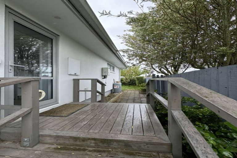 Photo of property in 17 Royal Park Drive, Parklands, Christchurch, 8083