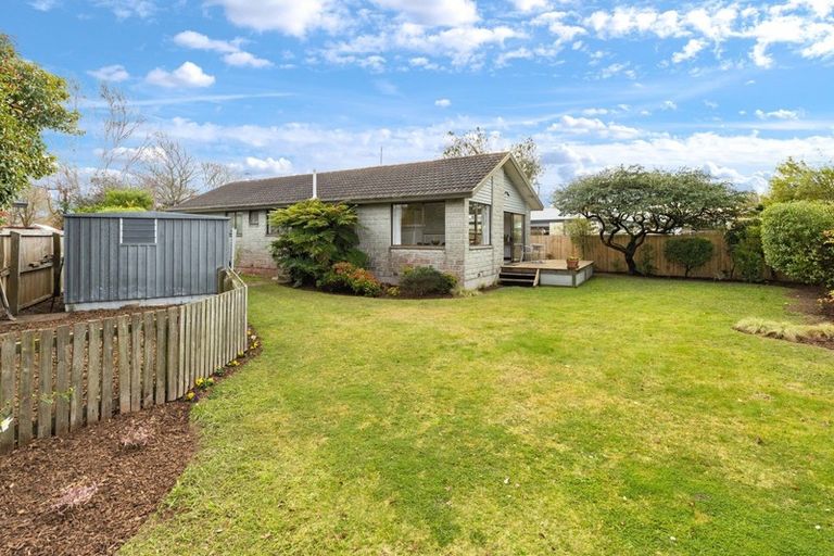 Photo of property in 21 Clivedon Place, Redwood, Christchurch, 8051