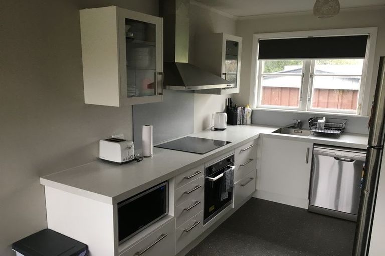 Photo of property in 4 Waterloo Crescent, Hokowhitu, Palmerston North, 4410