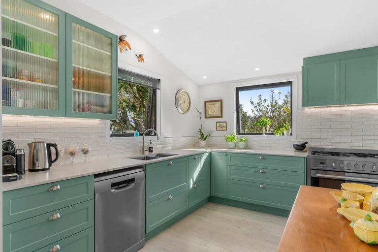 Photo of property in 6 The Strand, Whakapirau, Maungaturoto, 0583