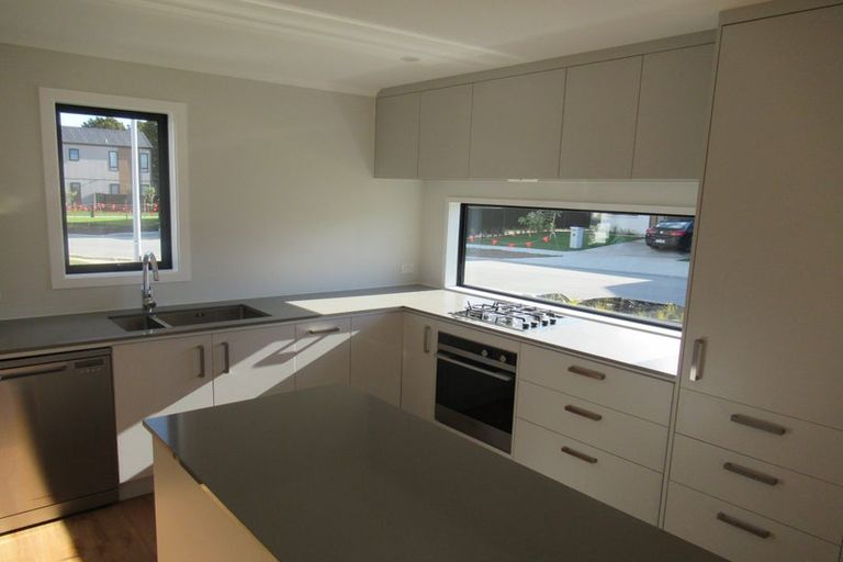 Photo of property in 1 Desert Gold Lane, Wallaceville, Upper Hutt, 5018