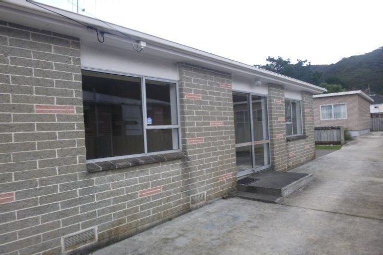 Photo of property in 2/187 Wainuiomata Road, Wainuiomata, Lower Hutt, 5014