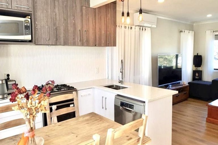 Photo of property in 1/78 Sunnynook Road, Sunnynook, Auckland, 0620