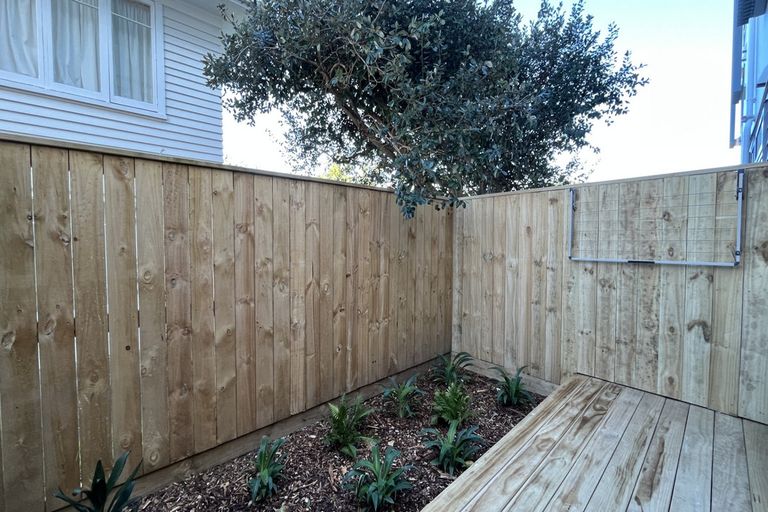 Photo of property in 5/2 Moor Avenue, Te Atatu Peninsula, Auckland, 0610