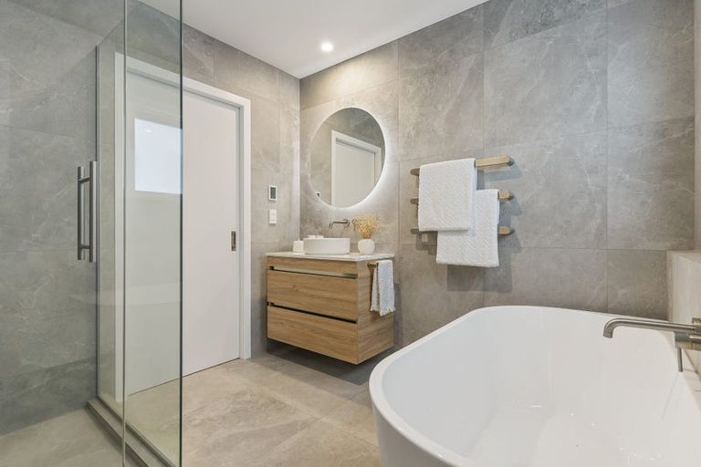 Photo of property in 2/12 Francis Street, Hauraki, Auckland, 0622