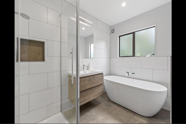 Photo of property in 16 Monkton Close, Greenhithe, Auckland, 0632