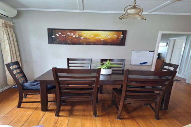 Photo of property in 8 Chamberlain Road, Karori, Wellington, 6012