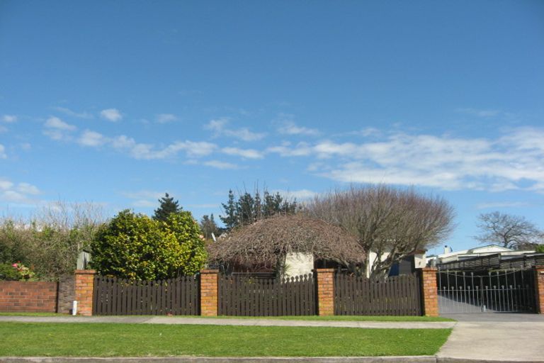 Photo of property in 24 Queens Road, Glen Avon, New Plymouth, 4312