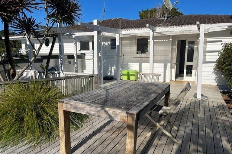 Photo of property in 15 Agincourt Street, Glenfield, Auckland, 0629