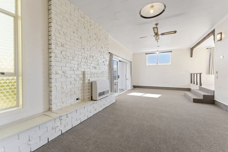 Photo of property in 20 Nikau Street, Inglewood, 4330