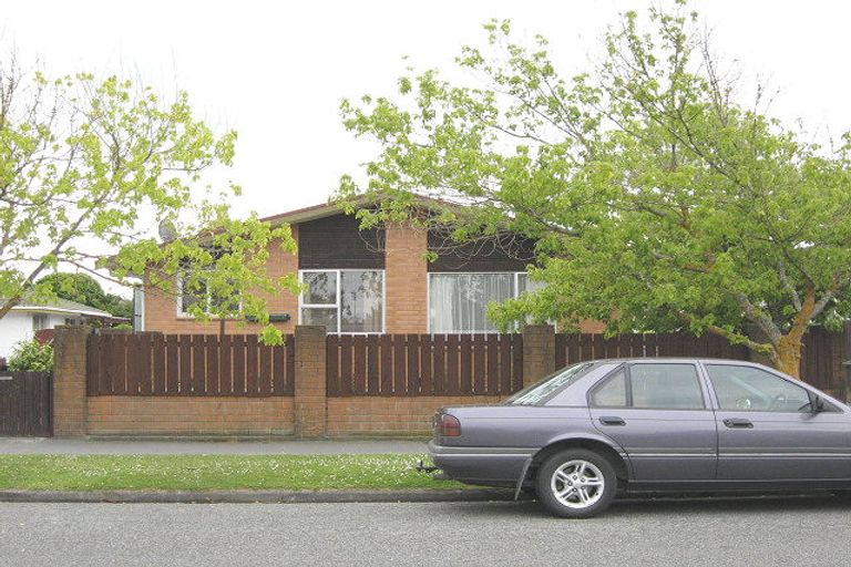 Photo of property in 1/217 Queenspark Drive, Parklands, Christchurch, 8083