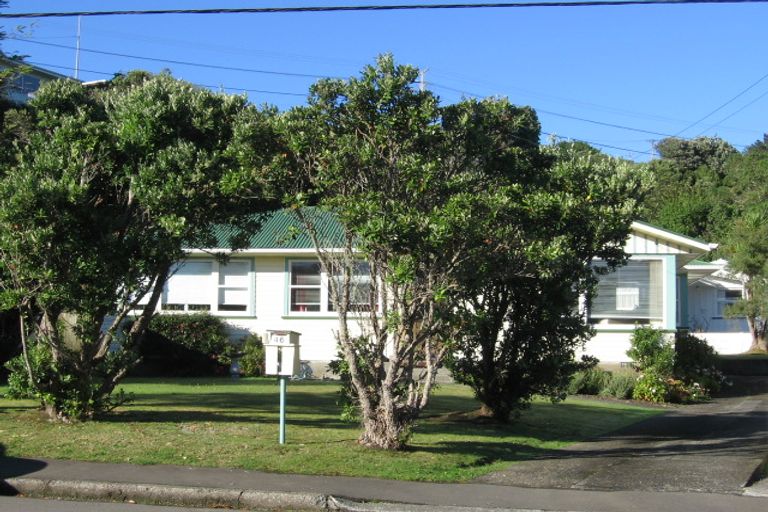 Photo of property in 46 Catherine Crescent, Paparangi, Wellington, 6037