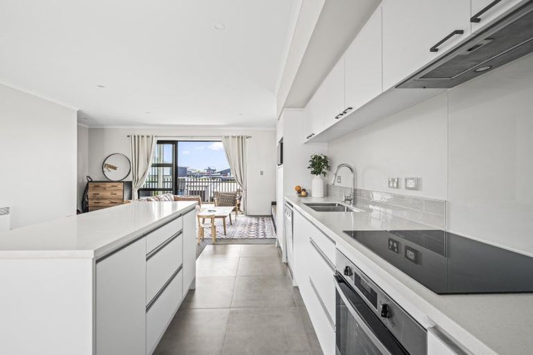 Photo of property in 12 Raranga Lane, Hobsonville, Auckland, 0616