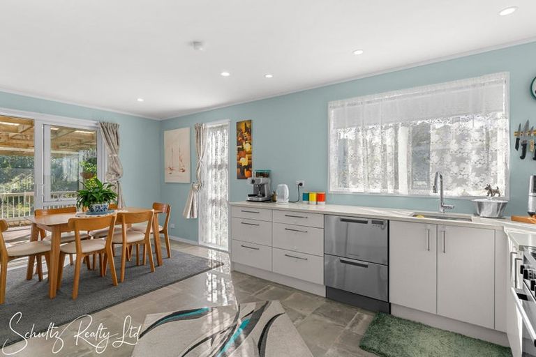 Photo of property in 10 Oxford Street, Whakapirau, Maungaturoto, 0583